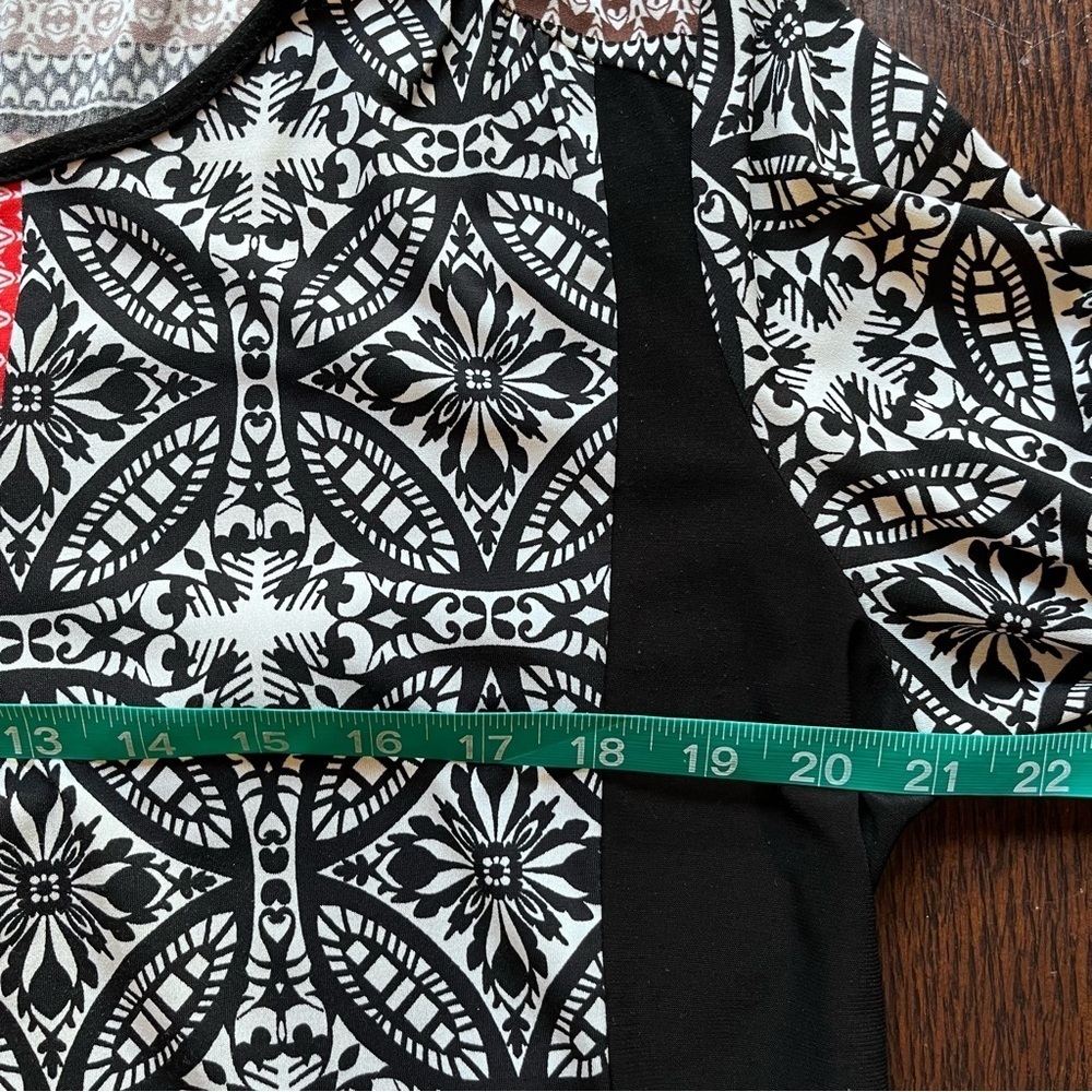Women’s black, white, red long sleeve blouse top size large - Picture 7 of 7